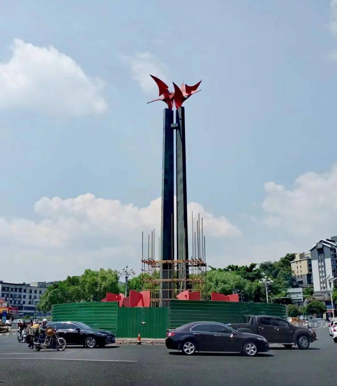 看永安市标这张照片就知道为什么周边要用铁皮围起来了_腾飞_先生