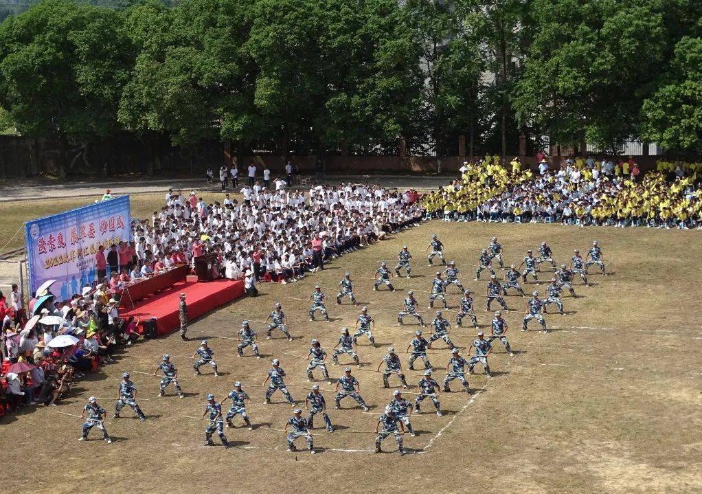 强国复兴有我丨蒙山县西河中学少年军校举办军训汇报展演活动