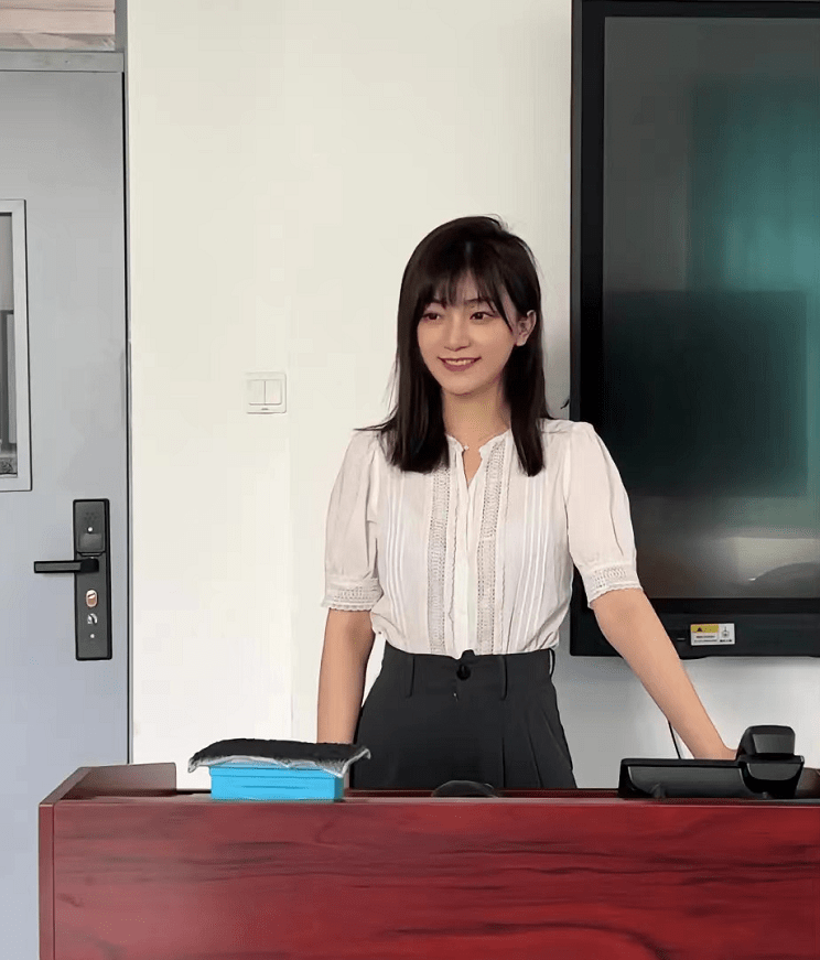 女博士火了,才貌双全还是大学老师,毕业院校令人羡慕_同学_廖琳_北大