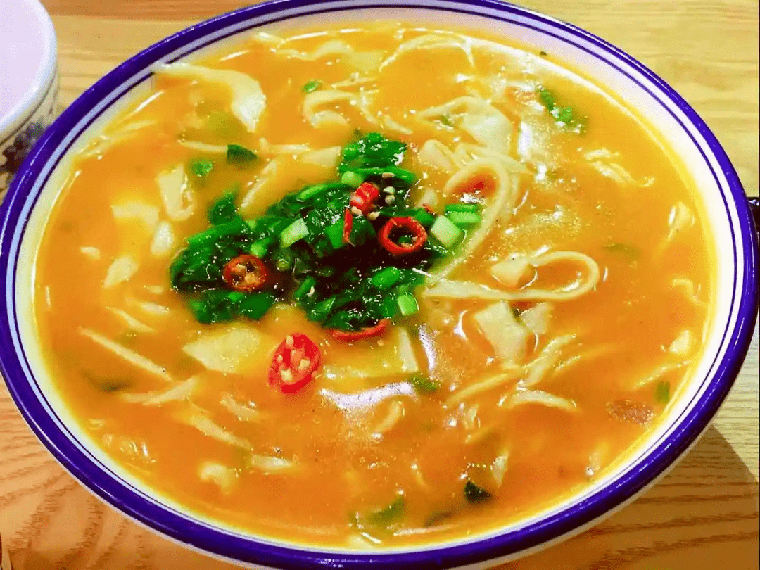 洋芋面的做法简单,筋道的面条配上绵软的洋芋,一碗洋芋面糊糊真是让人