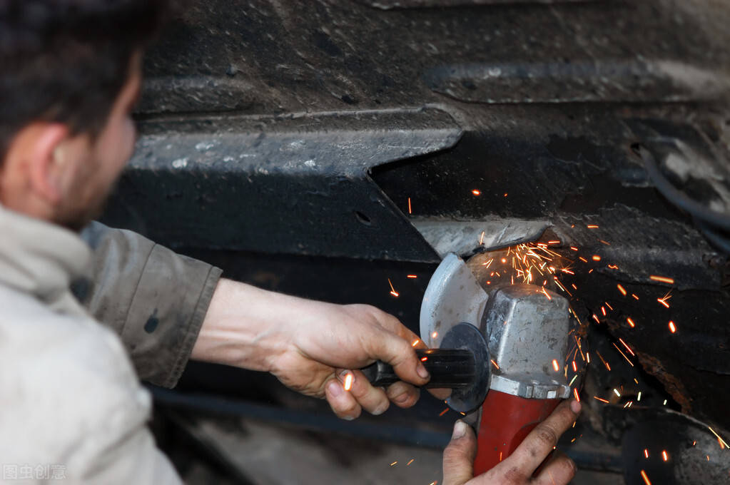 郑州急招打磨工临时工,年龄20-45岁,工资260元/天,包吃住,工资周结!