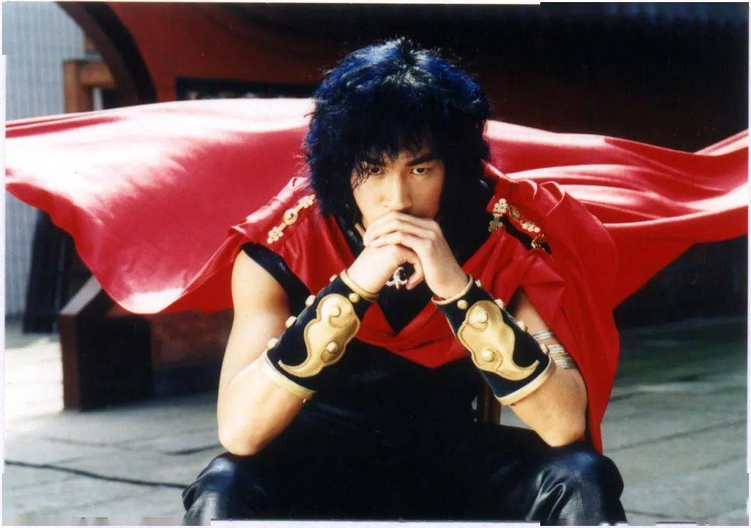 凭一个动作,他被人记住了多少年_何润东_电视剧_假面骑士