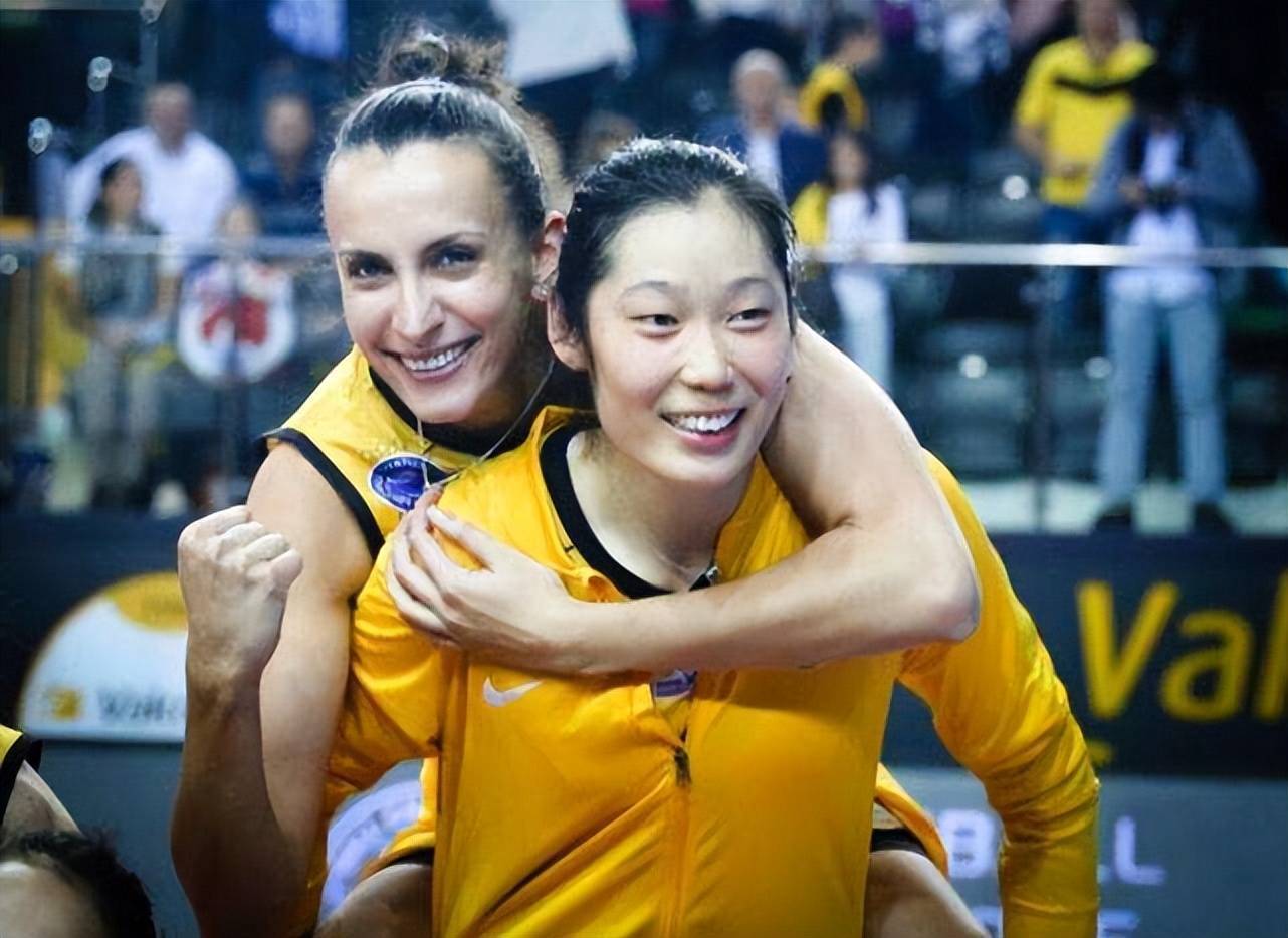 朱婷队友拉西奇怀孕40周,与小7岁手球名将姐弟恋将生女