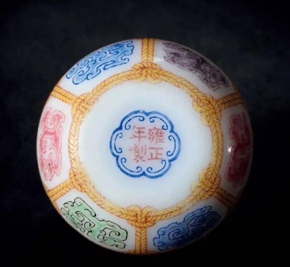 拍卖资讯| 四千六百万拍价刚刚落锤——乾隆斗彩八方瓶！_年制_直径