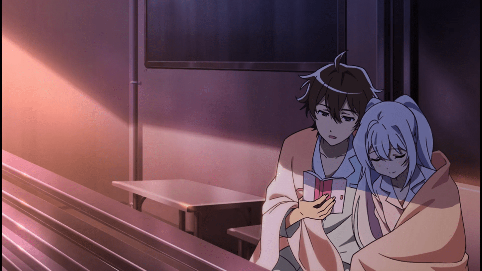 不过,在最后彩蛋里面,似乎消失记忆的艾拉,重新回到了司的旁边.