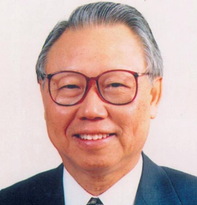 利铭泽和利孝和去世时,利树培的儿子利国伟曾出面帮助利家稳定生意利