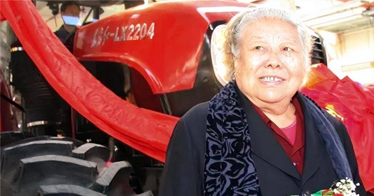 女拖拉机手梁军:11岁嫁表哥,长相太漂亮被印人民币上,高寿90岁_女子