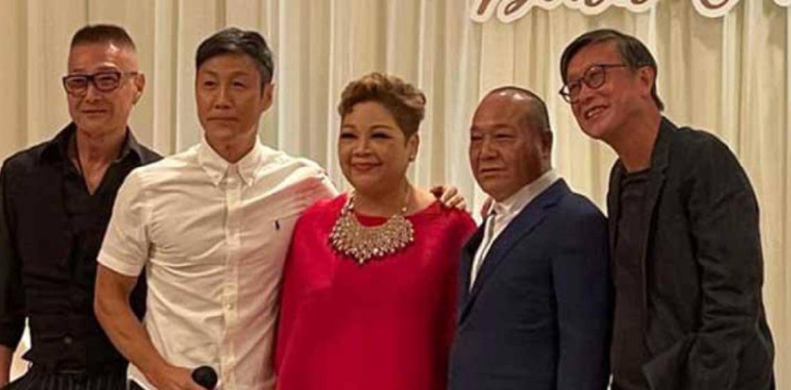 香港艺人吴志雄嫁女儿,新娘戴12个金手镯,婚礼现场明星多_妻子_林国斌