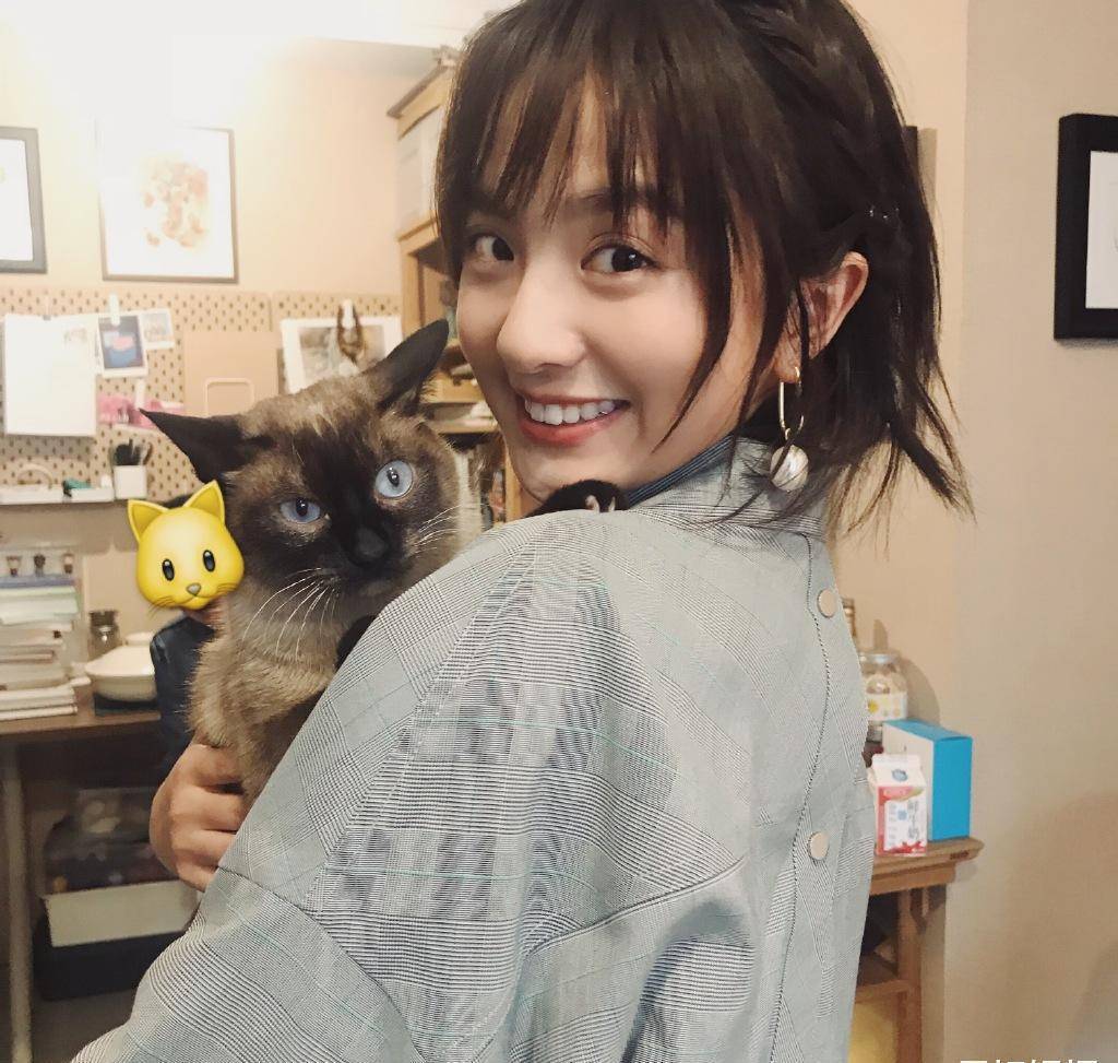 毕雯珺新剧女主,她还是沈月好友,出道4年演了3部女主剧_厉嘉琪_小女