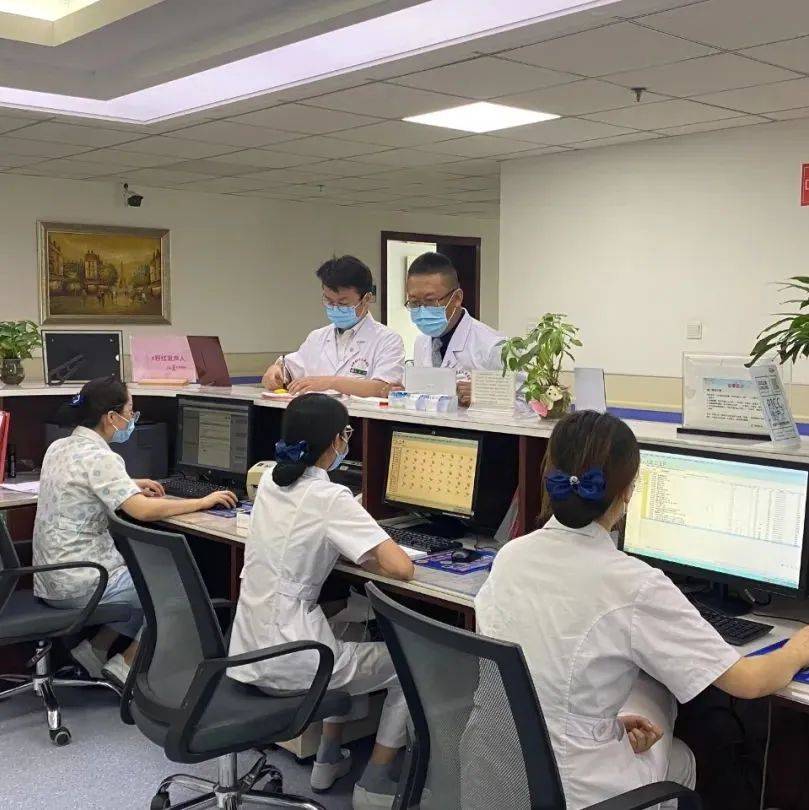 “粉红丝带”里的精医与公益担当——记甘肃省第三人民医院乳房肿瘤整形科主任赵鹏_患者_治疗_团队