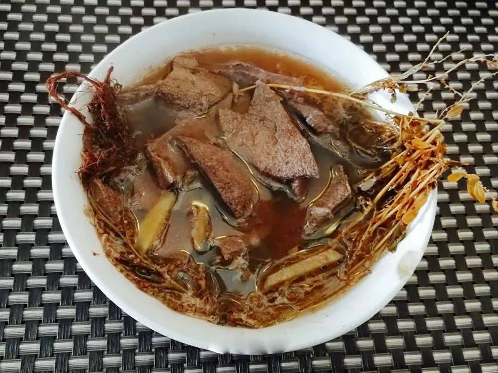 广东,福建一带,就有"叶下珠猪肝汤","叶下珠瘦肉汤","叶下珠鸭肝汤"等