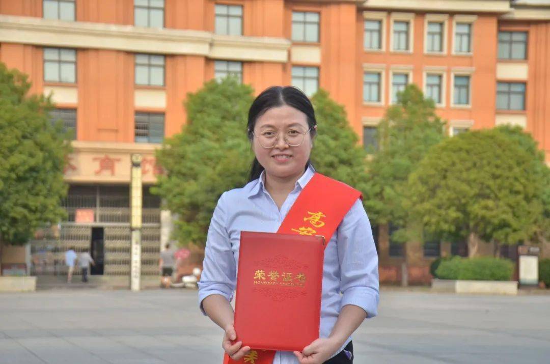 高安二中授予20名教师"品正奖优秀教师,班主任"称号!_教学_从教_教育