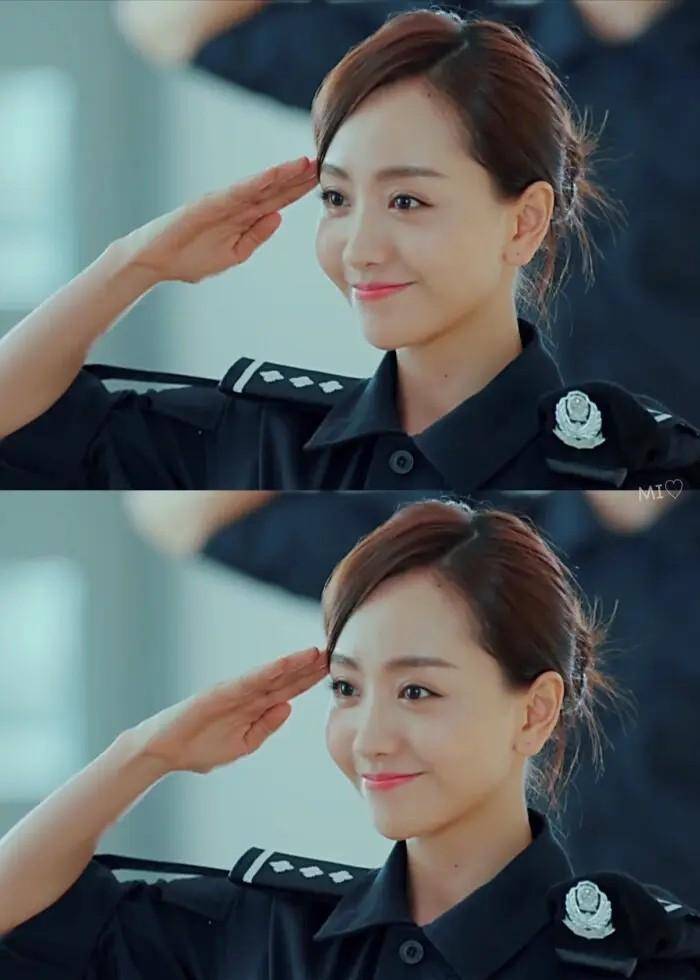 同样是"穿警服",把杨幂,王鸥放在一起,差别一目了然