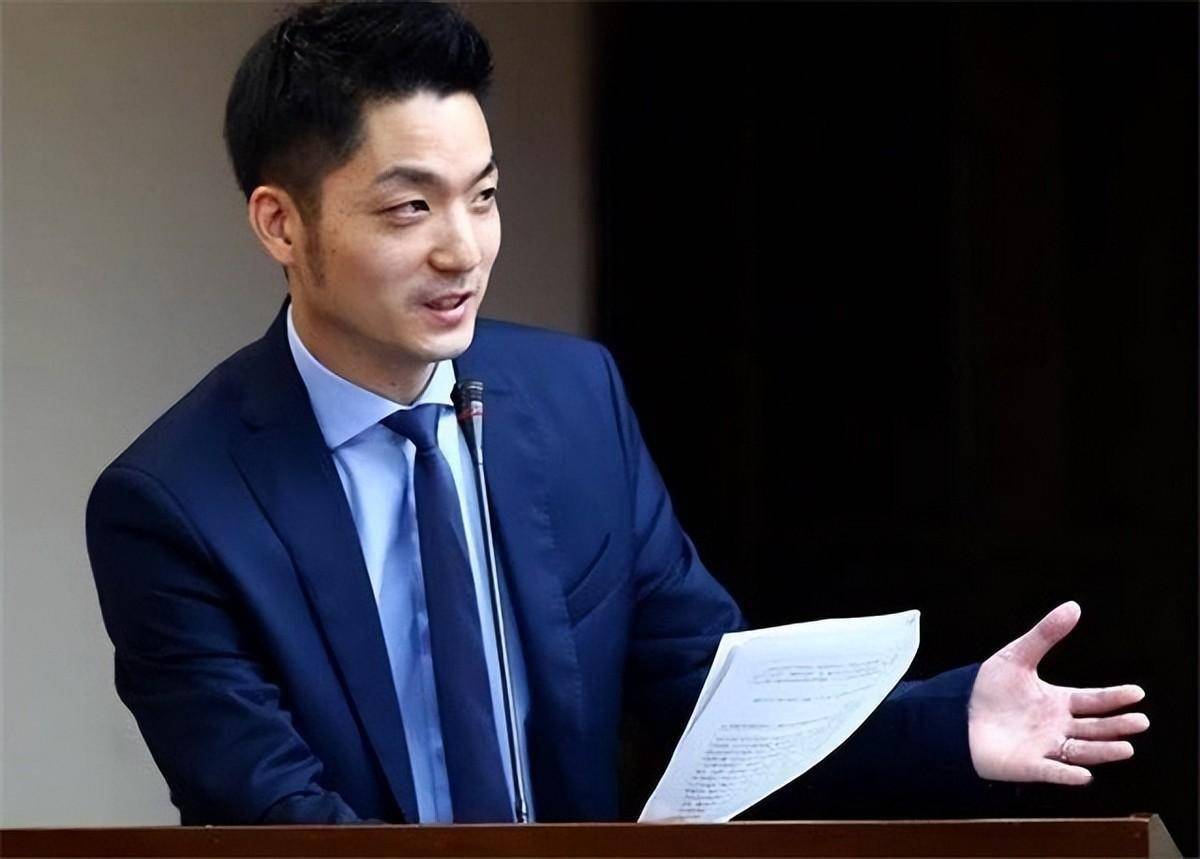 蒋经国嫡长孙:曾讽刺当今台湾政治人物"下乡就一头钻进宫庙"_蒋孝武