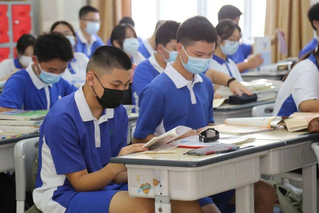 晴空万里,迎接的就是你_高一_校园_新生