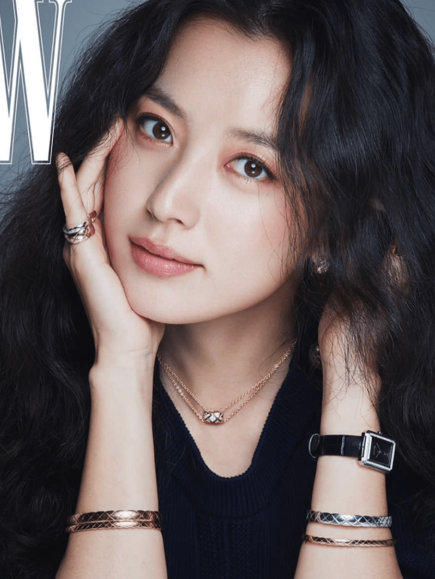 现在流行松弛感美女!_金敏喜_人中_气质