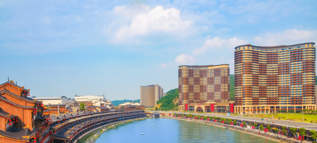 王炸景观|龙之梦太湖古镇大酒店预售重磅来袭,阳台c位看古镇赏烟花