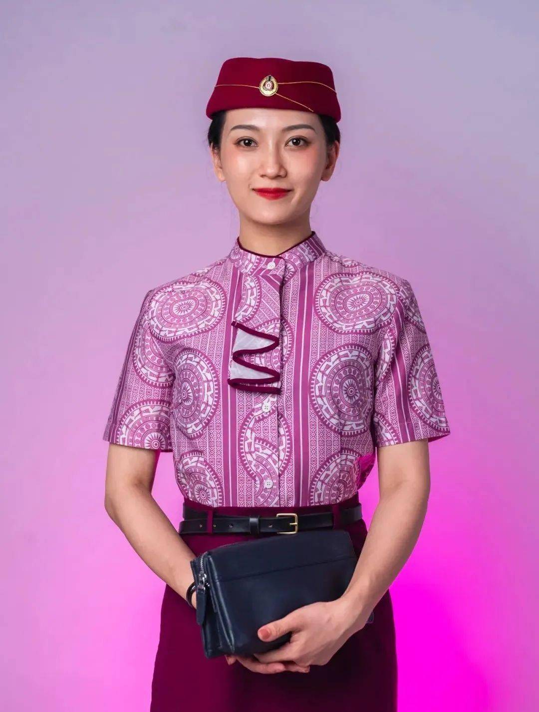 广西动姐制服图鉴,你最喜欢哪套?_壮锦_套装_紫红色