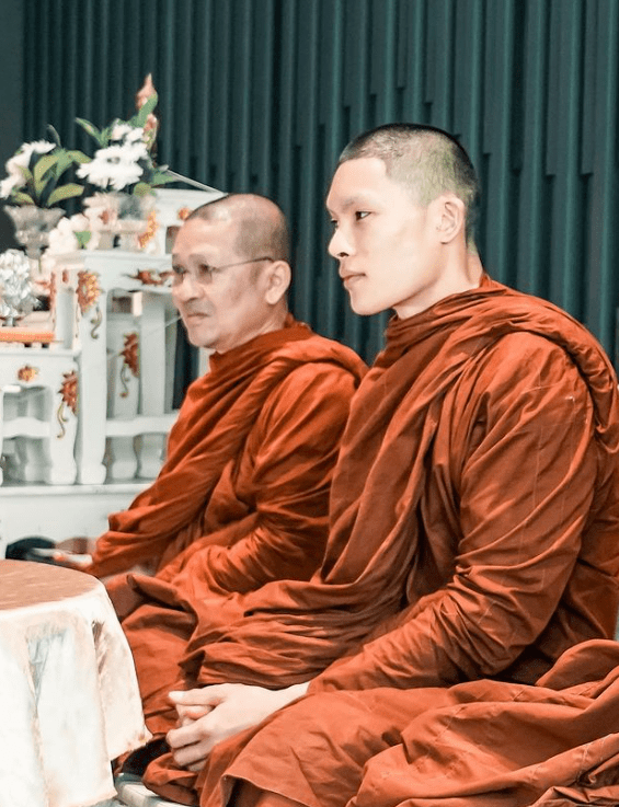 泰国又出一个肌肉和尚,维度虽然不大,但是很精壮!_tananat_sun_成年人