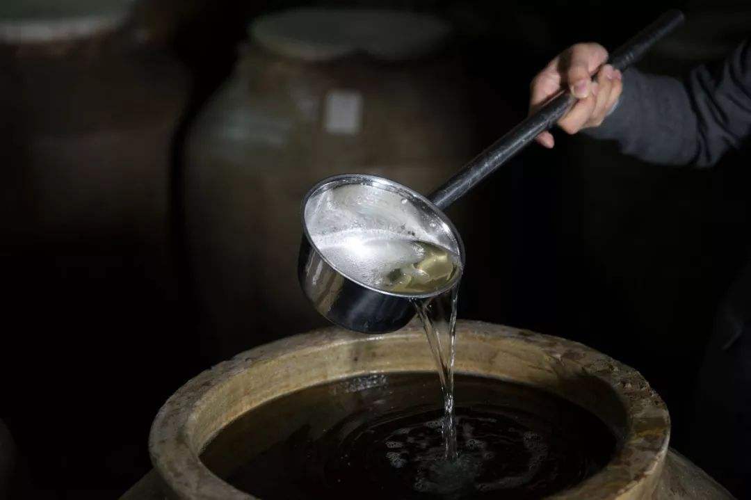 白酒发酵中的"固态法""液态法""固液法"是什么_酒精_原料_含量