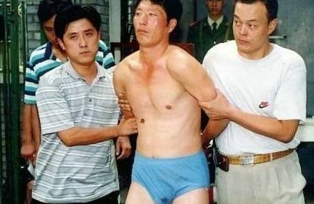 悍匪白宝山本应蹲4年苦窑,后被揭发偷3书包玉米,加刑11年!