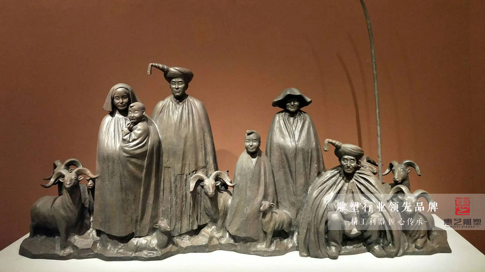 少数民族风情文化——铸铜彝族人物雕塑_人民_凉山_中国