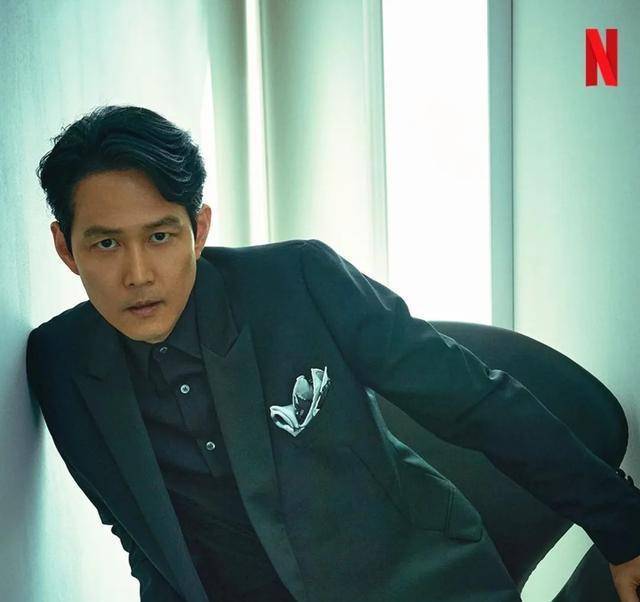 49岁韩星李政宰获艾美奖视帝,女友是前三星太子妃_林世玲_鱿鱼_游戏