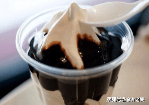 原创
            肯德基“超长”冰淇淋，吃完发现有“猫腻”，网友：障眼法罢了！
                
                 