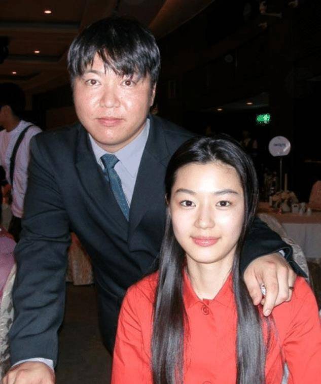 "豪门儿媳"全智贤成名史,和她身边无数的男闺蜜们_朴信阳_策划_首尔