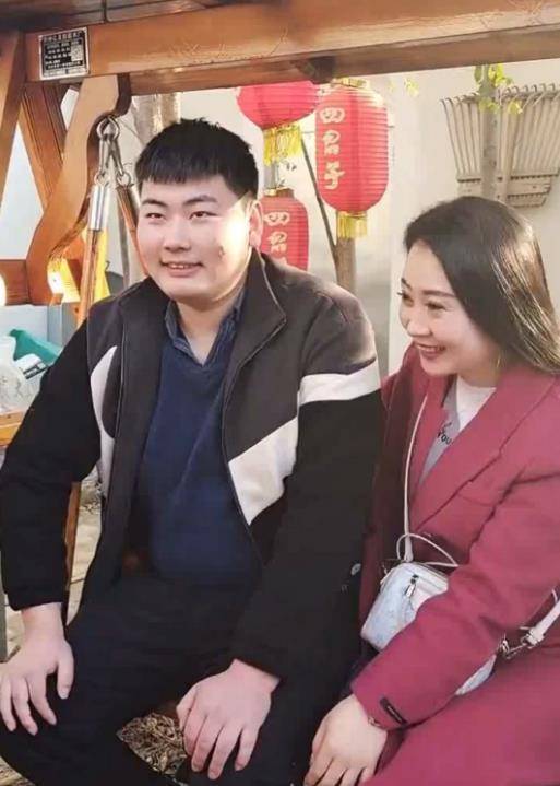 大衣哥全家出动大扫除,朱雪梅回家帮忙,陈萌越发漂亮_朱小伟_婚姻