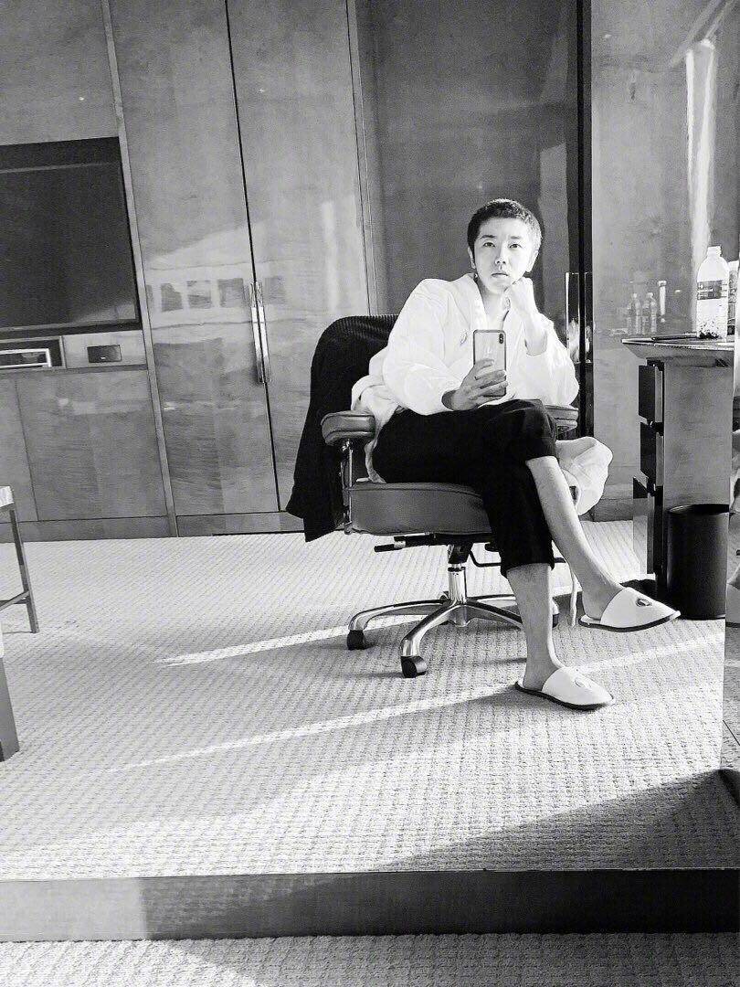 华晨宇晒最新寸头照,真的是好帅好飒啊_照片_音乐_发型