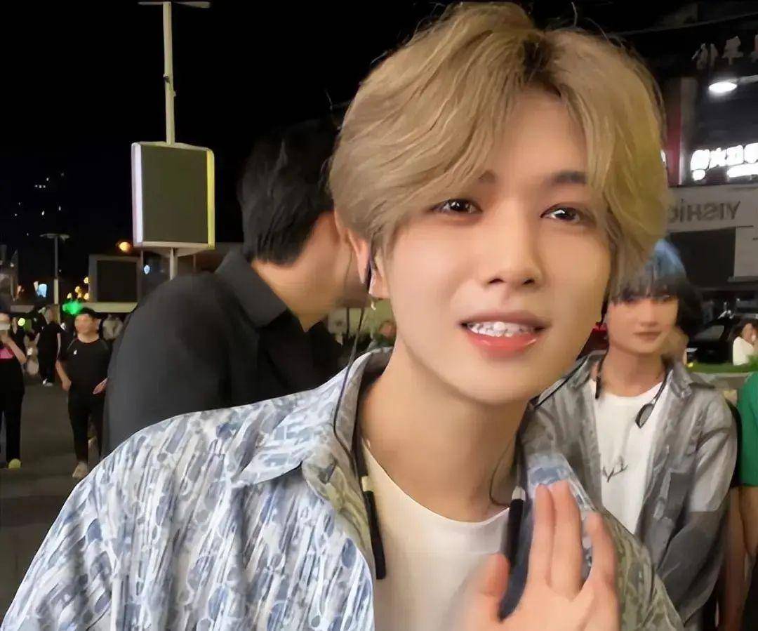 鹿哈发文为关晓彤庆生,蹭鹿晗热度自认好贱,晒后台