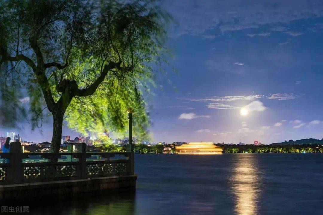 平湖秋月的美景介绍图片