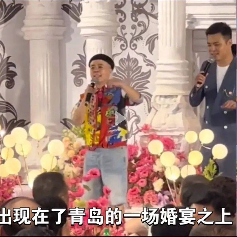 金龟子刘纯燕在婚宴献唱,留一辈子锅盖头,都奶奶年纪不合适了!_造型_衣服_显得