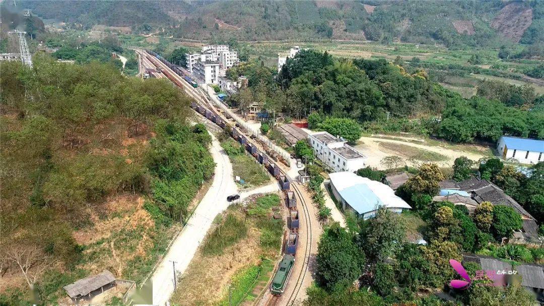 作为滇东南运输的"主动脉",玉蒙铁路的快速崛起,让更多人尝到"路通则