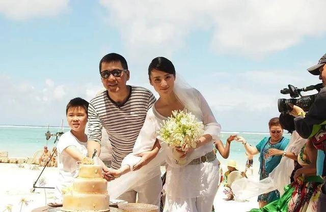 戏骨陈建斌:初恋中戏校花,与吴越同居5年,今与蒋勤勤婚姻幸福_呼小静