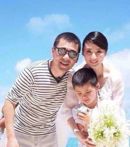 戏骨陈建斌:初恋中戏校花,与吴越同居5年,今与蒋勤勤婚姻幸福_呼小静