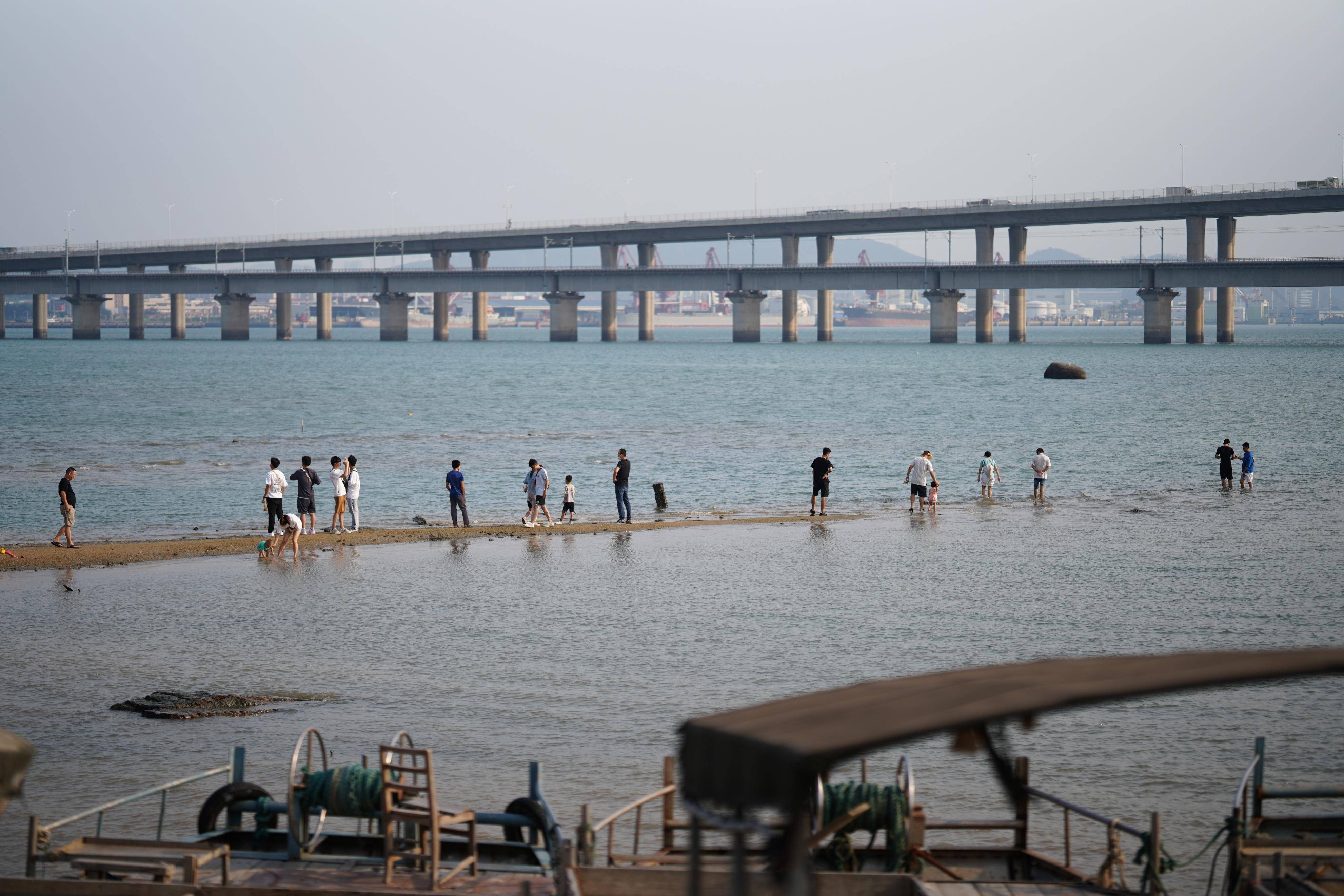 一个人去十里长堤,你可能会想谈恋爱也可能胖三斤_男朋友_鱼加羊_海堤