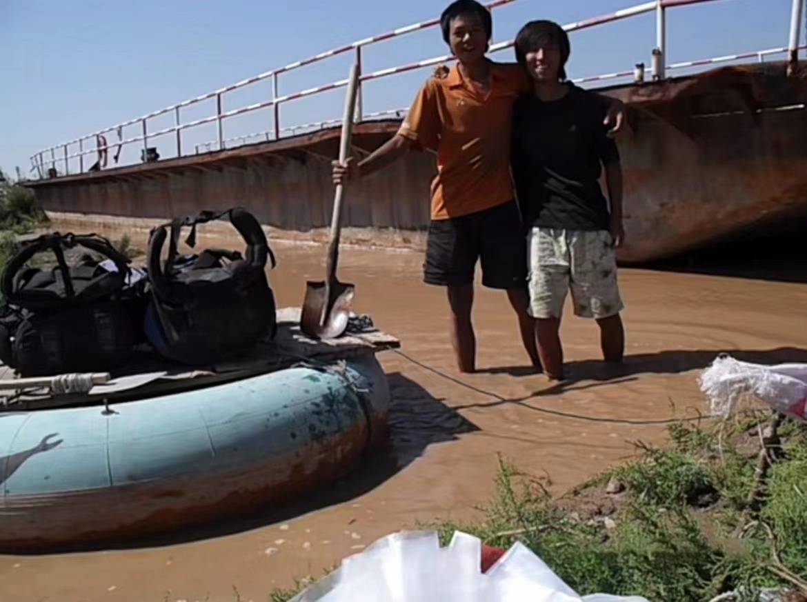从流浪汉到探险纪录片导演：睡过天桥和大街，做过船员和保安，“流浪是最对的决定”