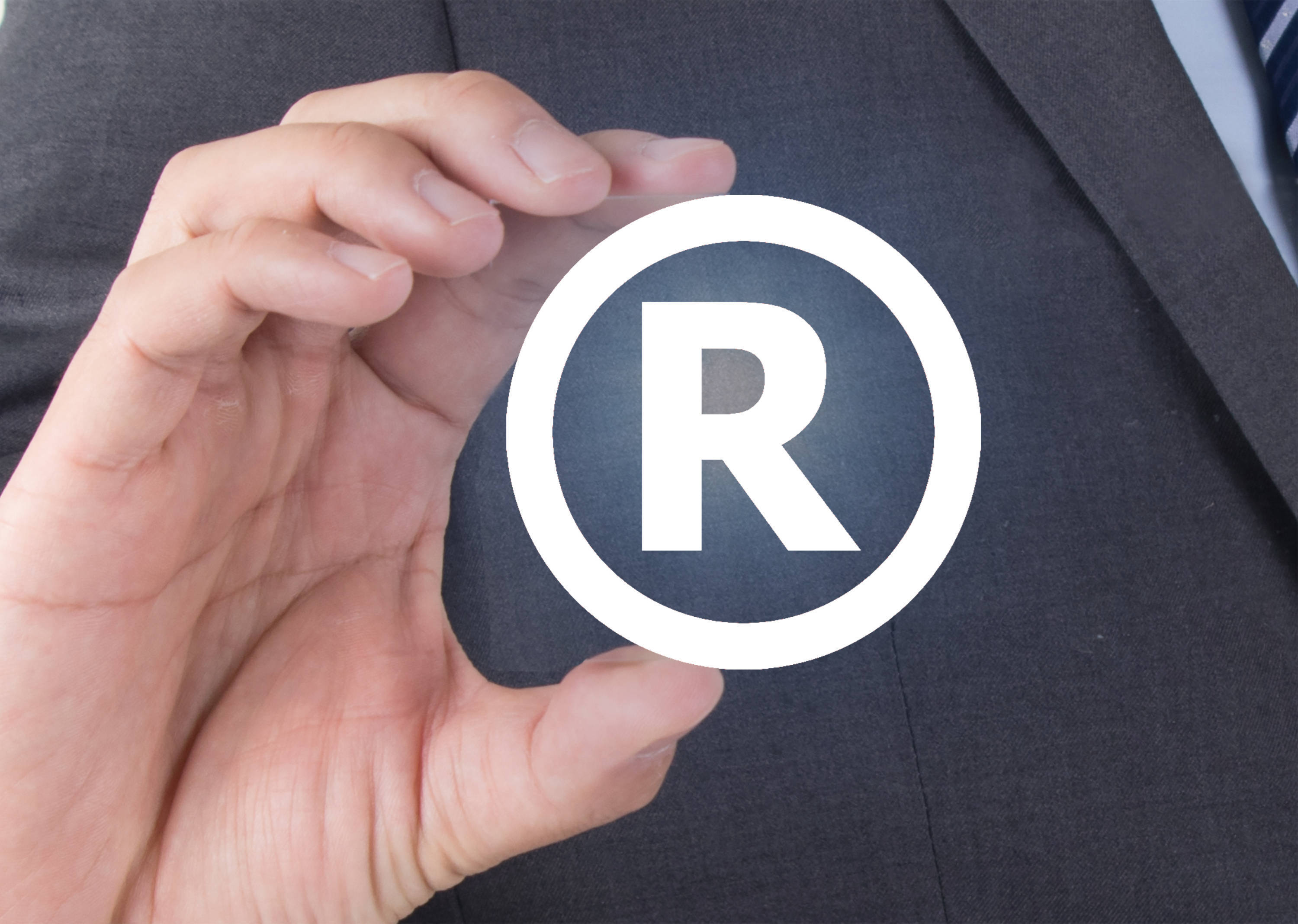 1,出租——商标使用许可商标使用许可,就是把商标权全部或一部分租给