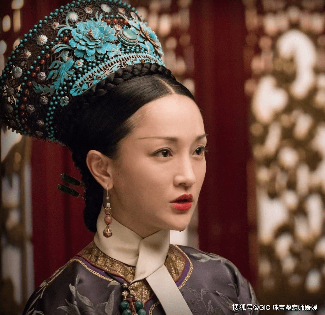 宫廷剧中的清宫娘娘们都具备这样的头饰.那么钿子到底是什么?