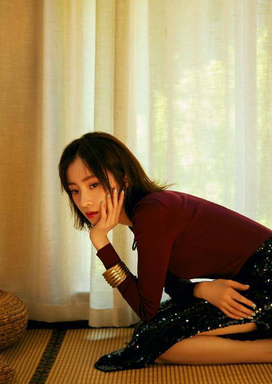 胡冰卿前段时间的事件目前已经是降低了许多的热度了,但是各种各样的"