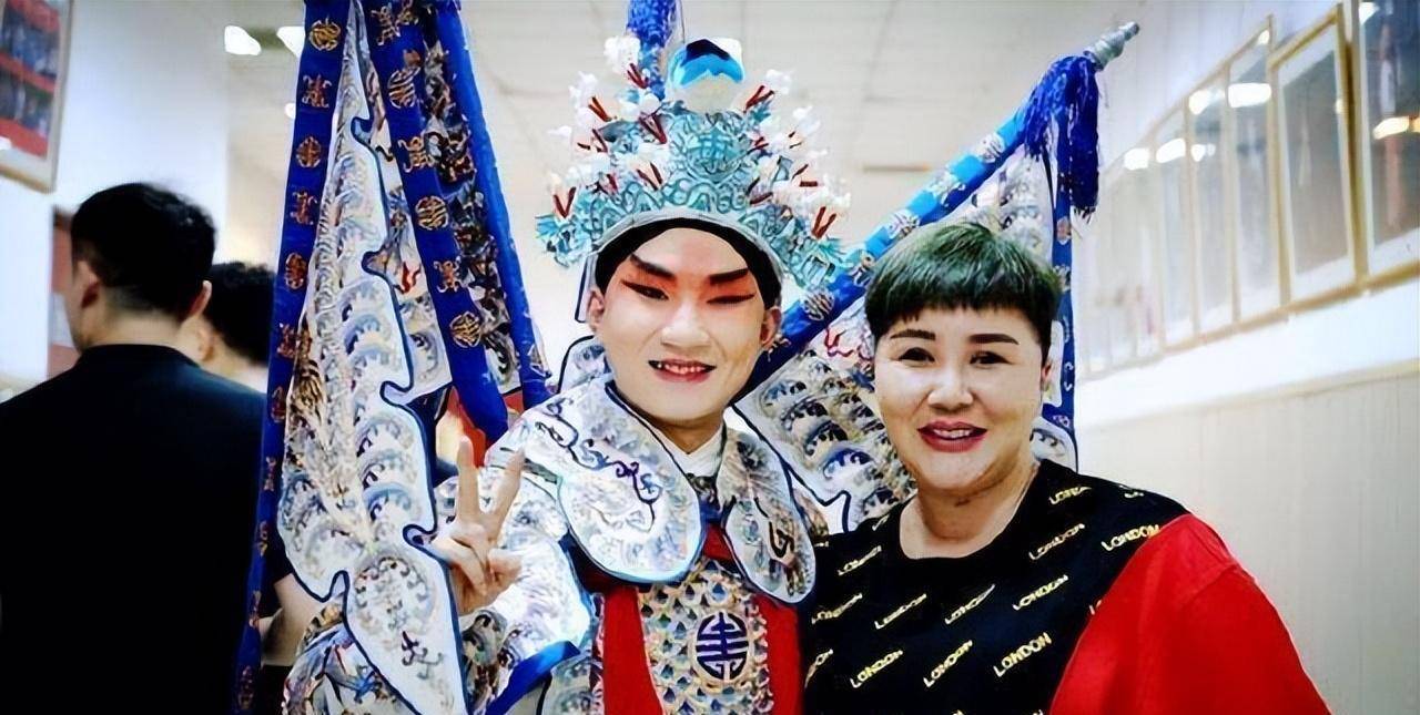 京剧神童陶阳,画扇面一战成名得罪师兄弟,郭麒麟开玩笑说弄死他_老郭