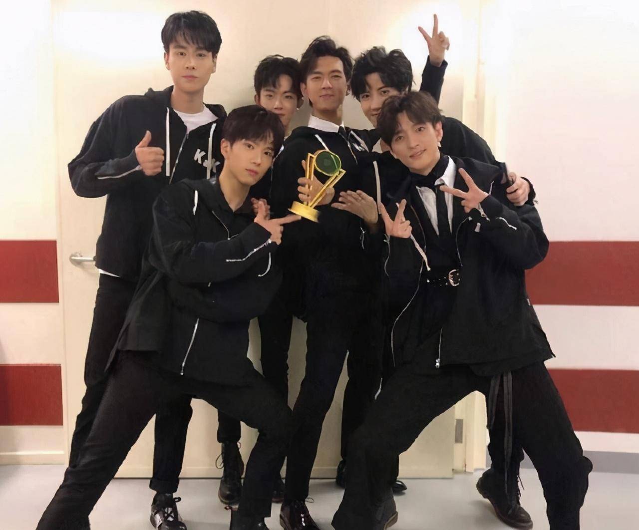 亲爱的热爱的 姐妹篇杀青 胡一天挑大梁 杨紫李现客串撒糖 李一桐 艾情 挚爱