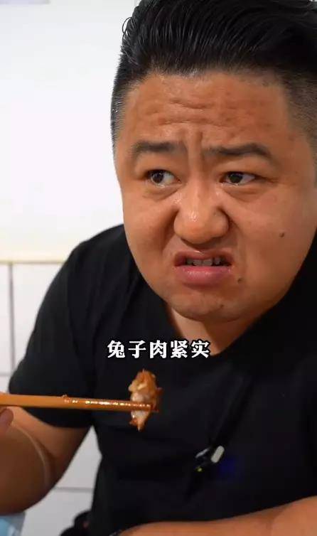 "探店天花板"唐仁杰:只说真话不说假话,一条视频干翻烤鱼店_老唐_网友