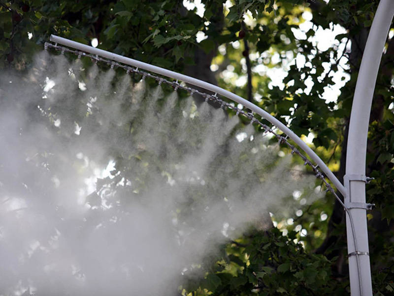 路灯杆喷雾系统,降尘除霾两不误!_空气_雾气_道路