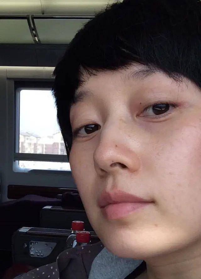 马伊琍再怎么扮嫩,面黄肌瘦的脸蛋,证明她早就是老年人一个!