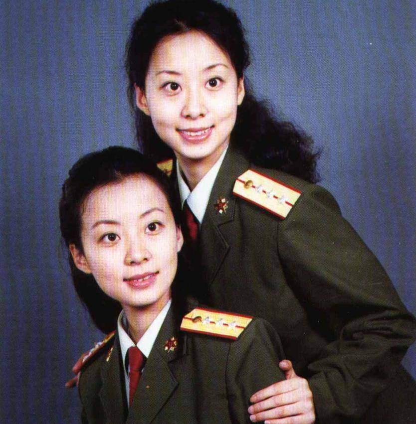 张莉莉_张薇薇_女兵
