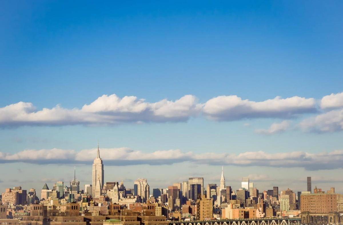 三雄极光上半年业绩下滑股东减持 产品多次不合