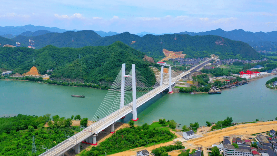 杭州市餘杭區,西湖區,富陽區和桐廬縣,跨富春江通過新設桐廬東站引入